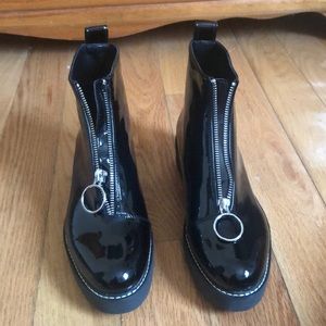 Black Boots with Zipper